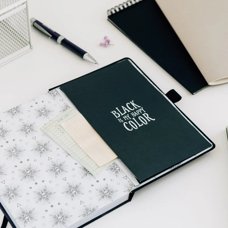 Wednesday Premium-Notizbuch mit Projektorstift