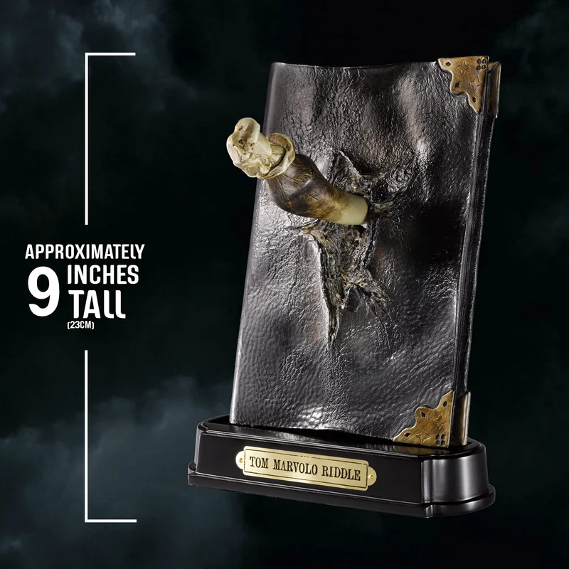 Harry Potter Tom Riddles Tagebuch mit Basiliskenzahn als Skulptur
