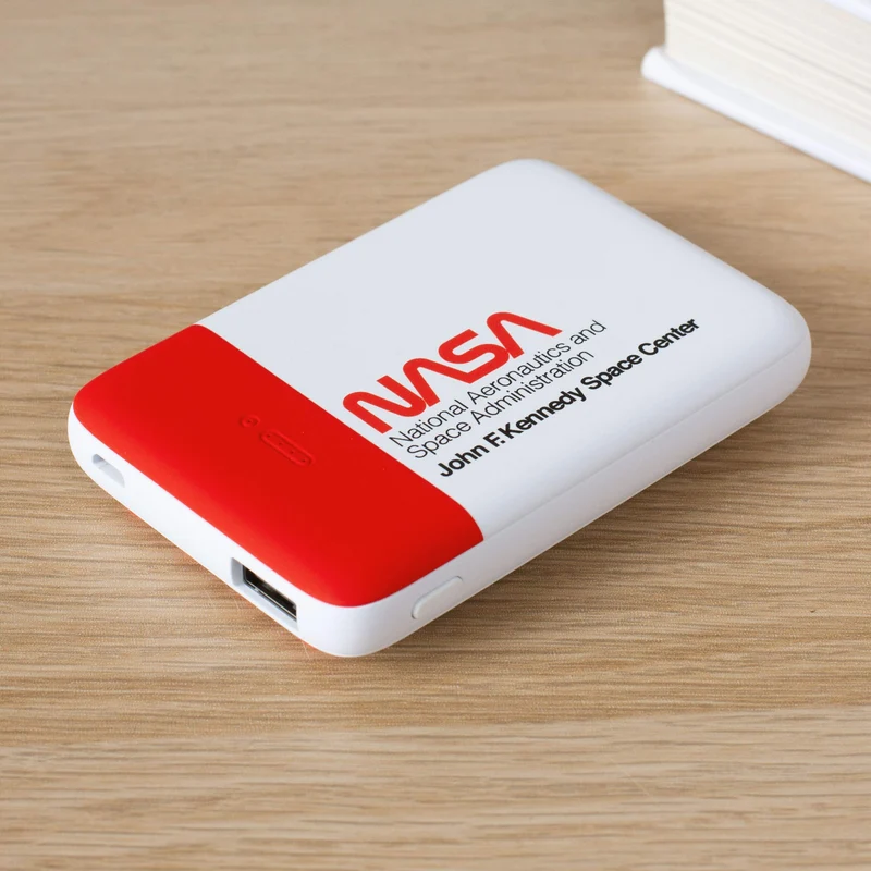 NASA Powerbank mit kabellosem Laden