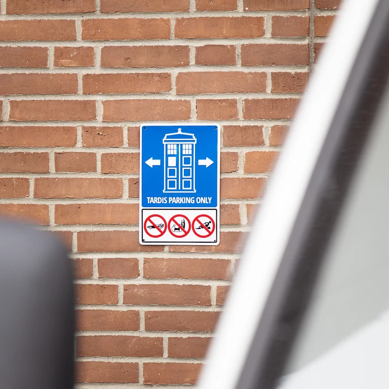 Blechschild Police Call Box Parking Only mit 3D-Prägung