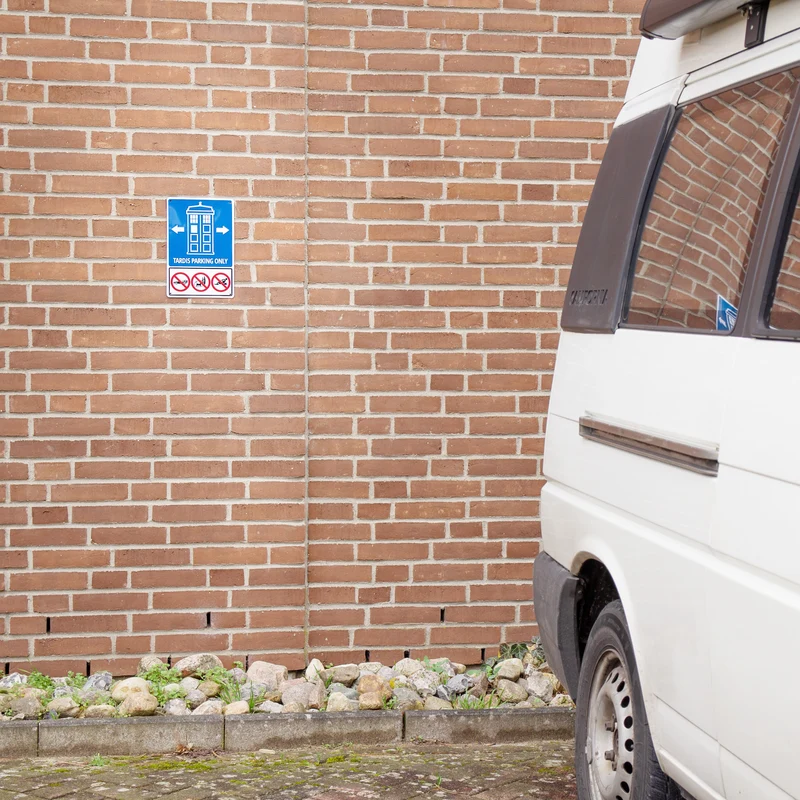 Blechschild Police Call Box Parking Only mit 3D-Prägung