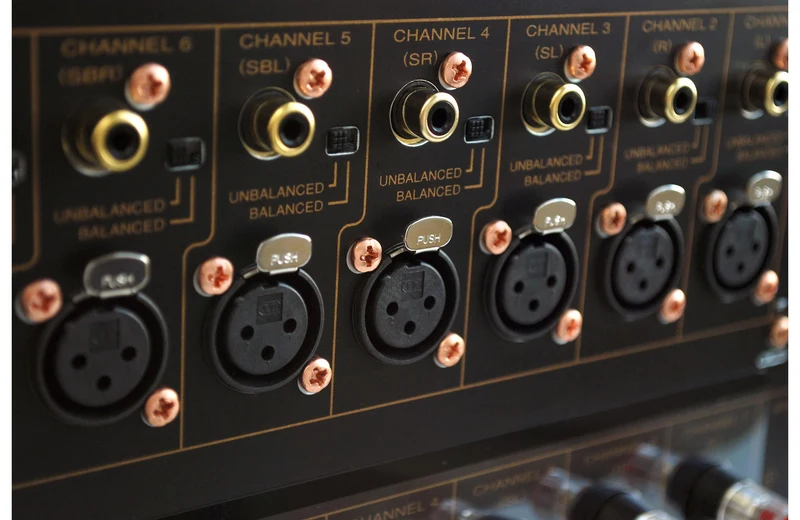 Marantz MM8077 - Amplificateur de puissance 7 canaux 150Watts/canal