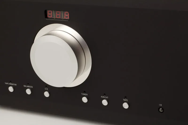 Musical Fidelity M6SI500 - Amplificateur stéréo intégré 500W/C, cinq entrées XLR