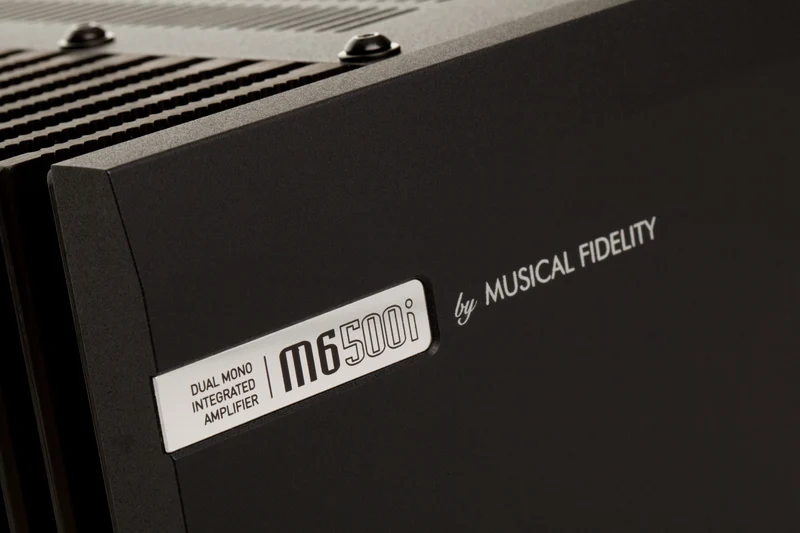 Musical Fidelity M6SI500 - Amplificateur stéréo intégré 500W/C, cinq entrées XLR