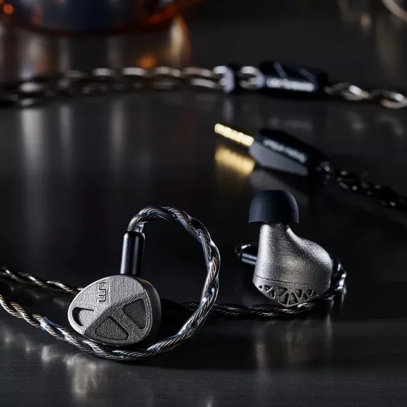 Unique Melody Stardust - 6 Driver Premium IEMs