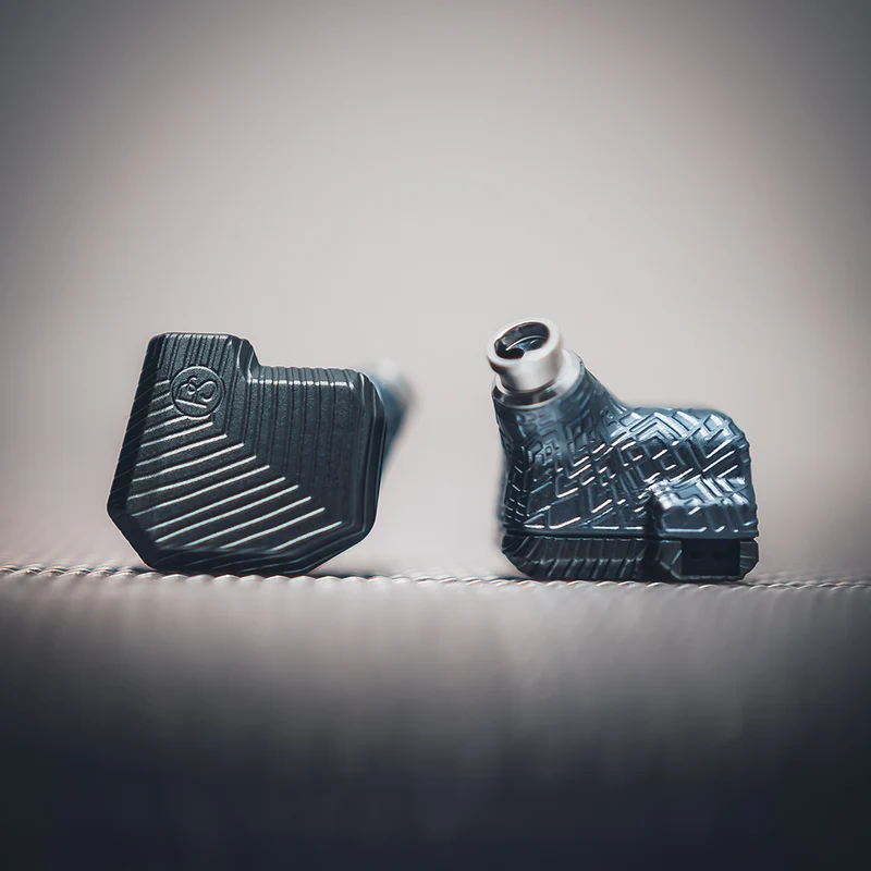 Plussound VOLTA - High-End Tribryd IEMs