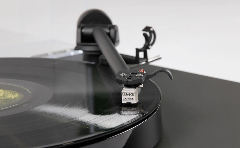 REGA Planar 1 - Table tournante « Plug and Play » avec cartouche carbon