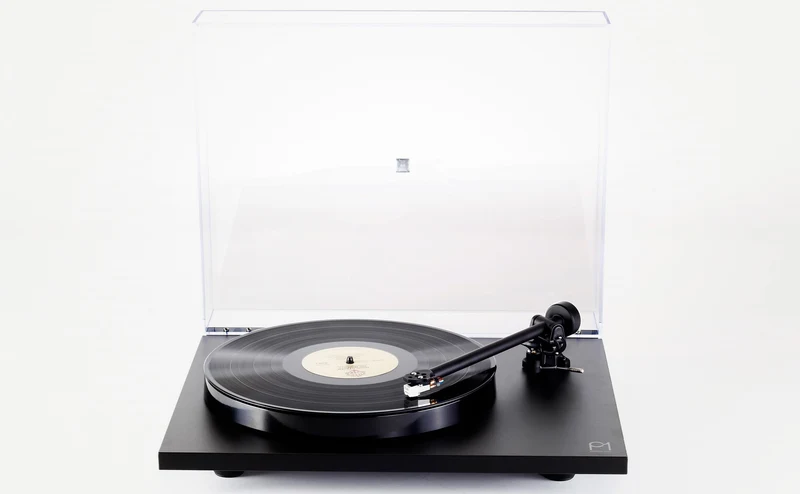 REGA Planar 1 - Table tournante « Plug and Play » avec cartouche carbon