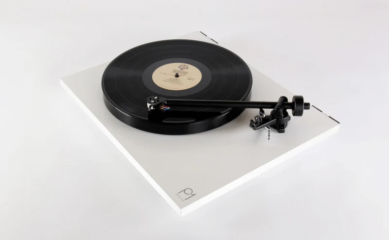 REGA Planar 1 - Table tournante « Plug and Play » avec cartouche carbon