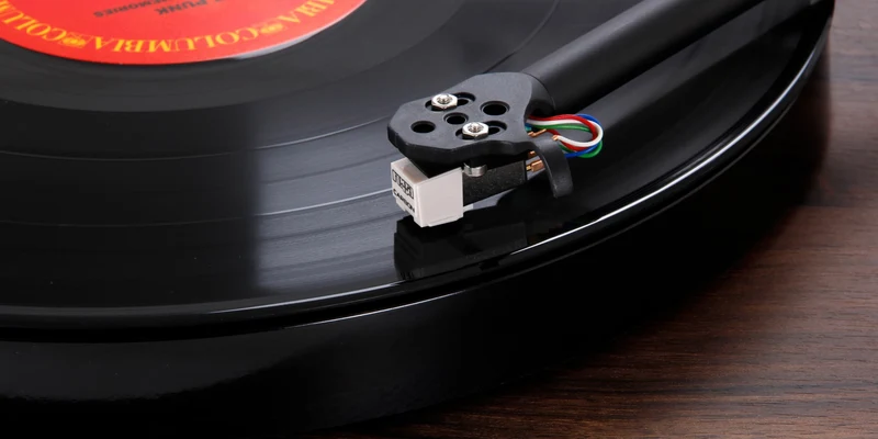 REGA Planar 1 - Table tournante « Plug and Play » avec cartouche carbon