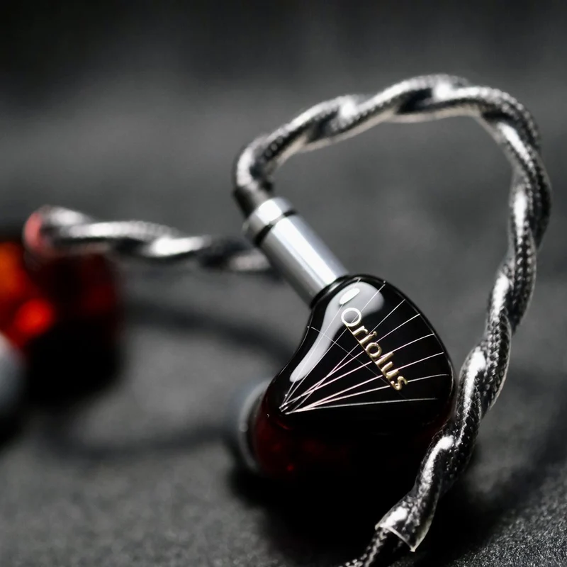 Oriolus Traillii "Black & Red" Special Edition