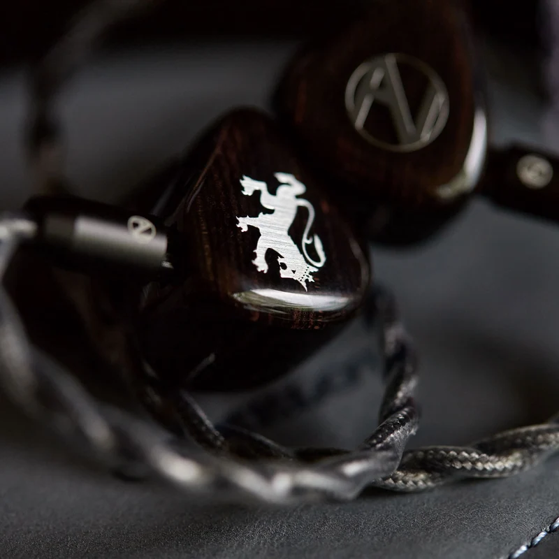 Nostalgia Audio Camelot - Tribrid Referenz In-Ear Monitor
