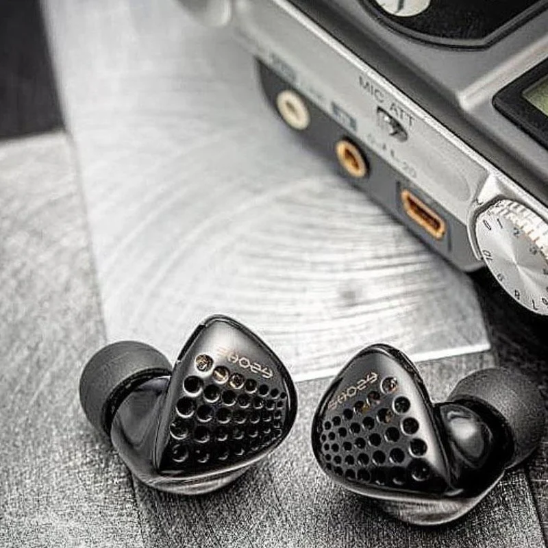 Shozy BLACK HOLE - Halboffener Premium IEM