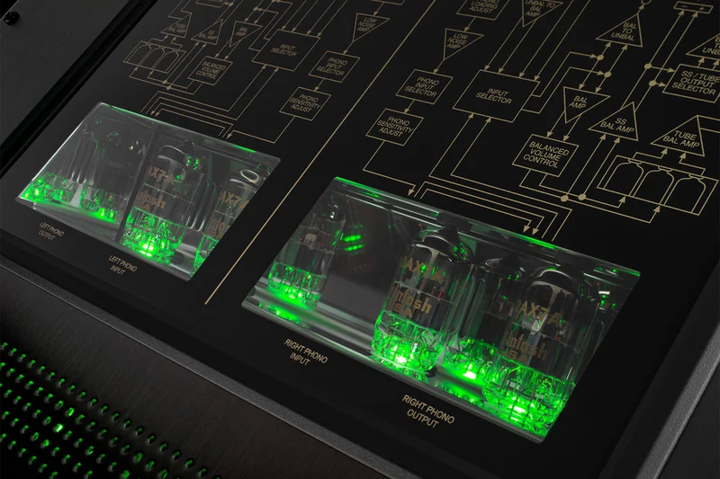 McIntosh C12000 - Préamplificateur stéréo section audio/contrôle séparées, 2 entrées phonos