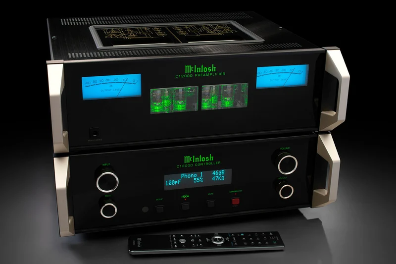McIntosh C12000 - Préamplificateur stéréo section audio/contrôle séparées, 2 entrées phonos