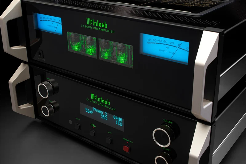 McIntosh C12000 - Préamplificateur stéréo section audio/contrôle séparées, 2 entrées phonos