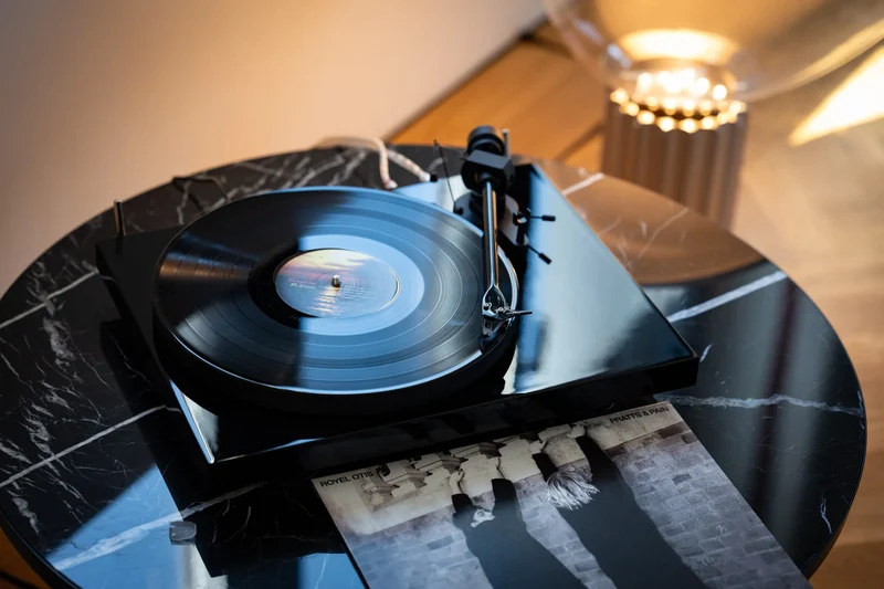 Pro-Ject Debut EVO 2 - Table tournante haut de gamme avec cartouche Pick It MM EVO