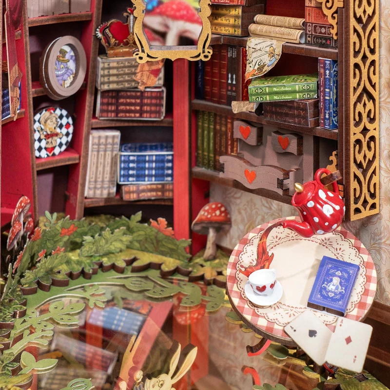Kit de construction en bois Book Nook – Chute au pays des merveilles