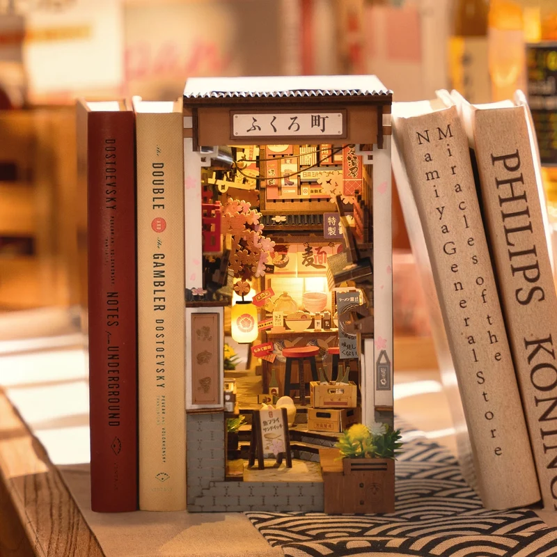 Kit de construction en bois Book Nook – Allée des cerisiers