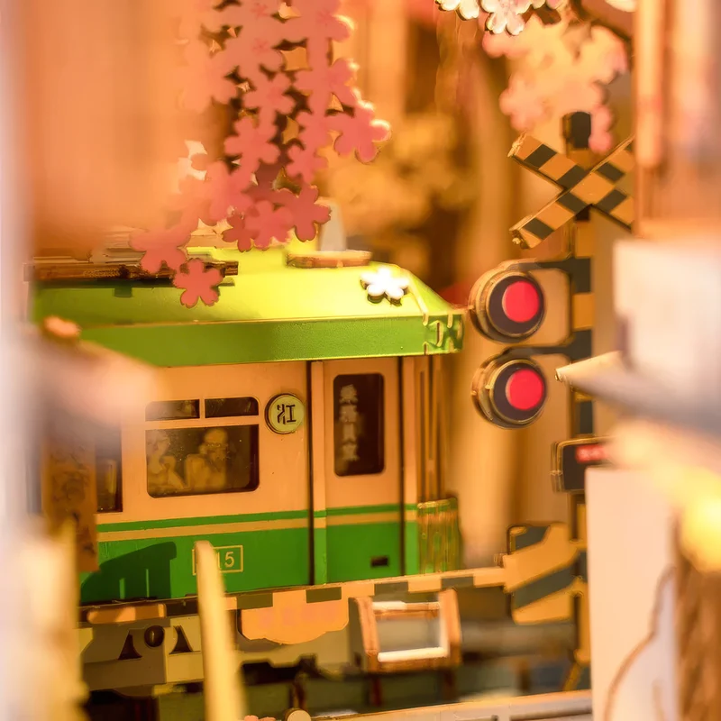Kit de construction en bois Book Nook – Sakura Densya