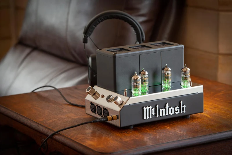 McIntosh MHA200 | Amplificateur de casques d'écoute à 4 tubes et compact