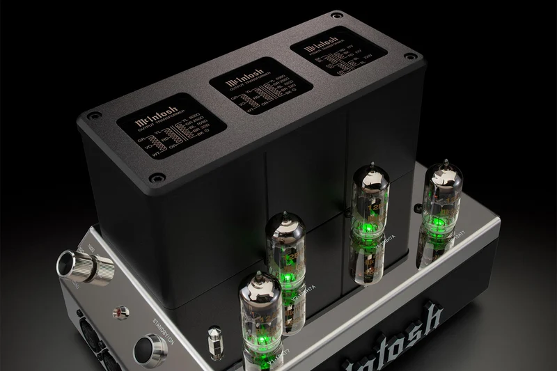 McIntosh MHA200 | Amplificateur de casques d'écoute à 4 tubes et compact