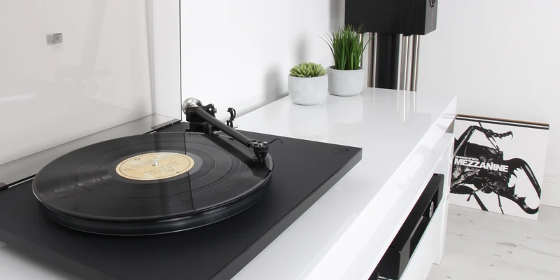 REGA Planar 6 - Table tournante avec cartouche Ania et alimentation NEO MK2 incluse