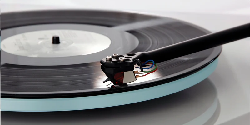 REGA Planar 2 - Table tournante « Plug and Play » avec cartouche ND3