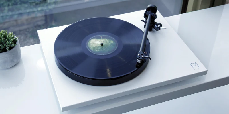 REGA Planar 1 Plus - Table tournante « Plug and Play » avec avec Fono Mini A2D