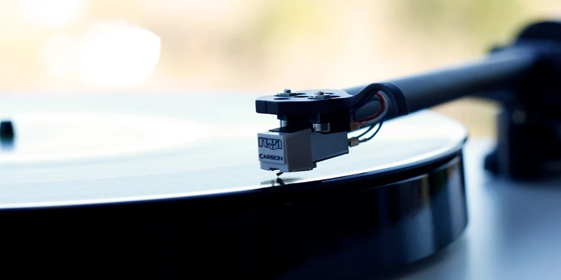 REGA Planar 1 Plus - Table tournante « Plug and Play » avec avec Fono Mini A2D