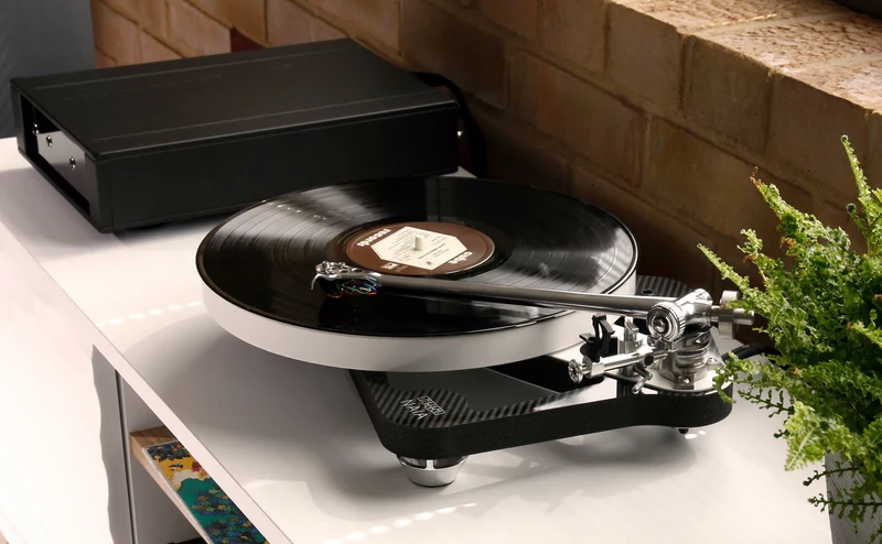 REGA NAIA - Table tournante de référence avec cartouche Aphelion 2