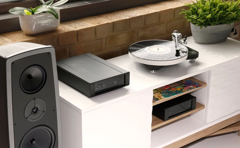 REGA NAIA - Table tournante de référence avec cartouche Aphelion 2