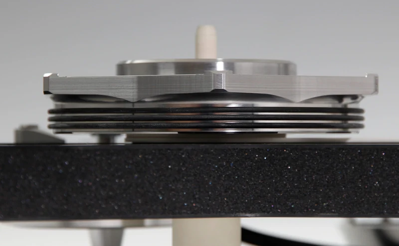 REGA NAIA - Table tournante de référence avec cartouche Aphelion 2