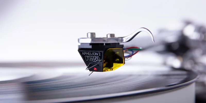 REGA Planar 10 - Table tournante ultime de REGA avec cartouche Aphelion 2