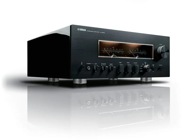 Yamaha AS3200 - Amplificateur stéréo intégré 100Watts par canal, entrée phono, HP A/B