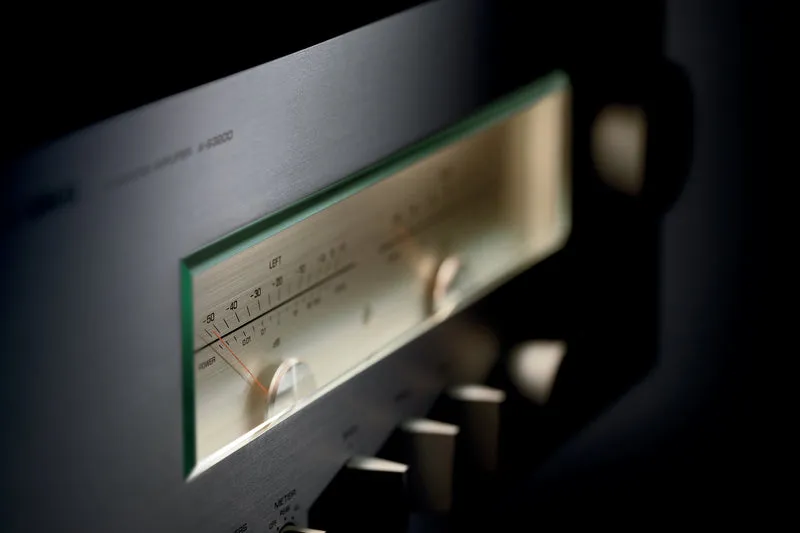 Yamaha AS3200 - Amplificateur stéréo intégré 100Watts par canal, entrée phono, HP A/B