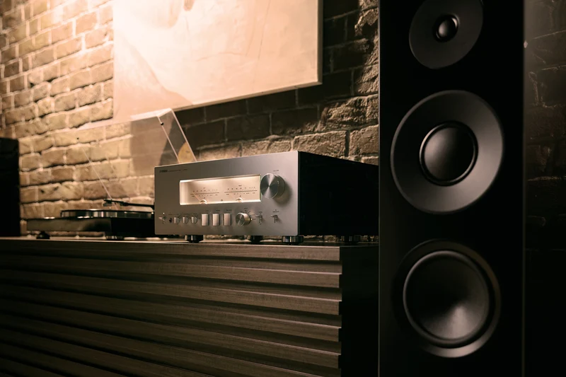 Yamaha AS3200 - Amplificateur stéréo intégré 100Watts par canal, entrée phono, HP A/B