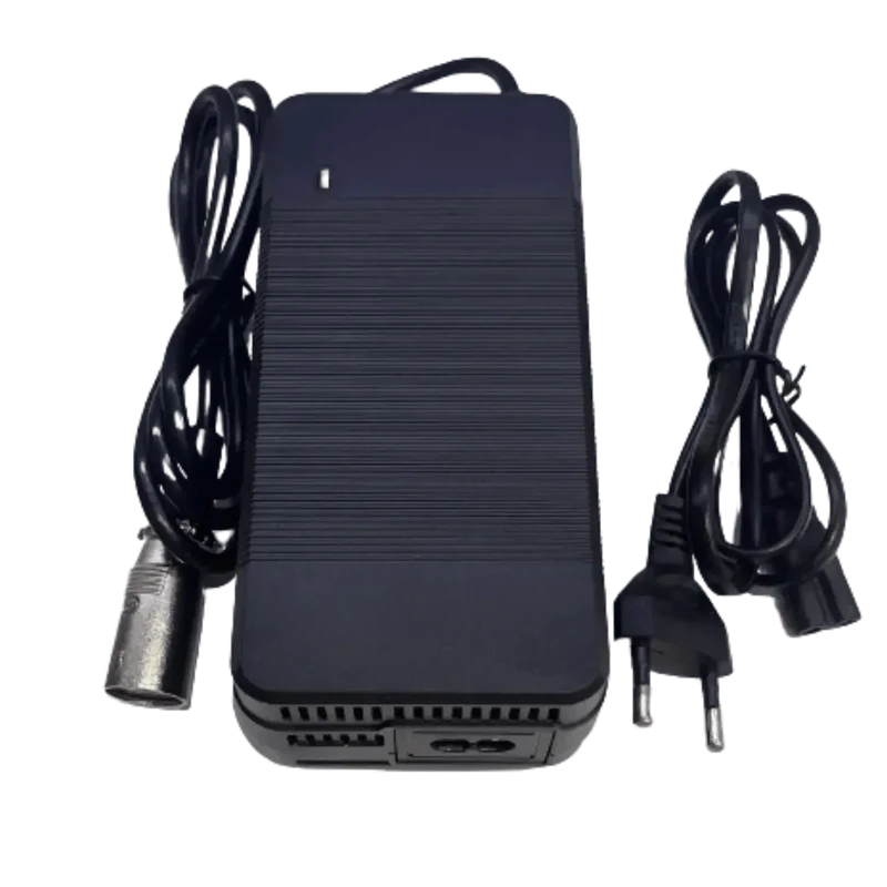 Chargeur de batterie lithium 67.2V 2A avec connecteur XLR 4P