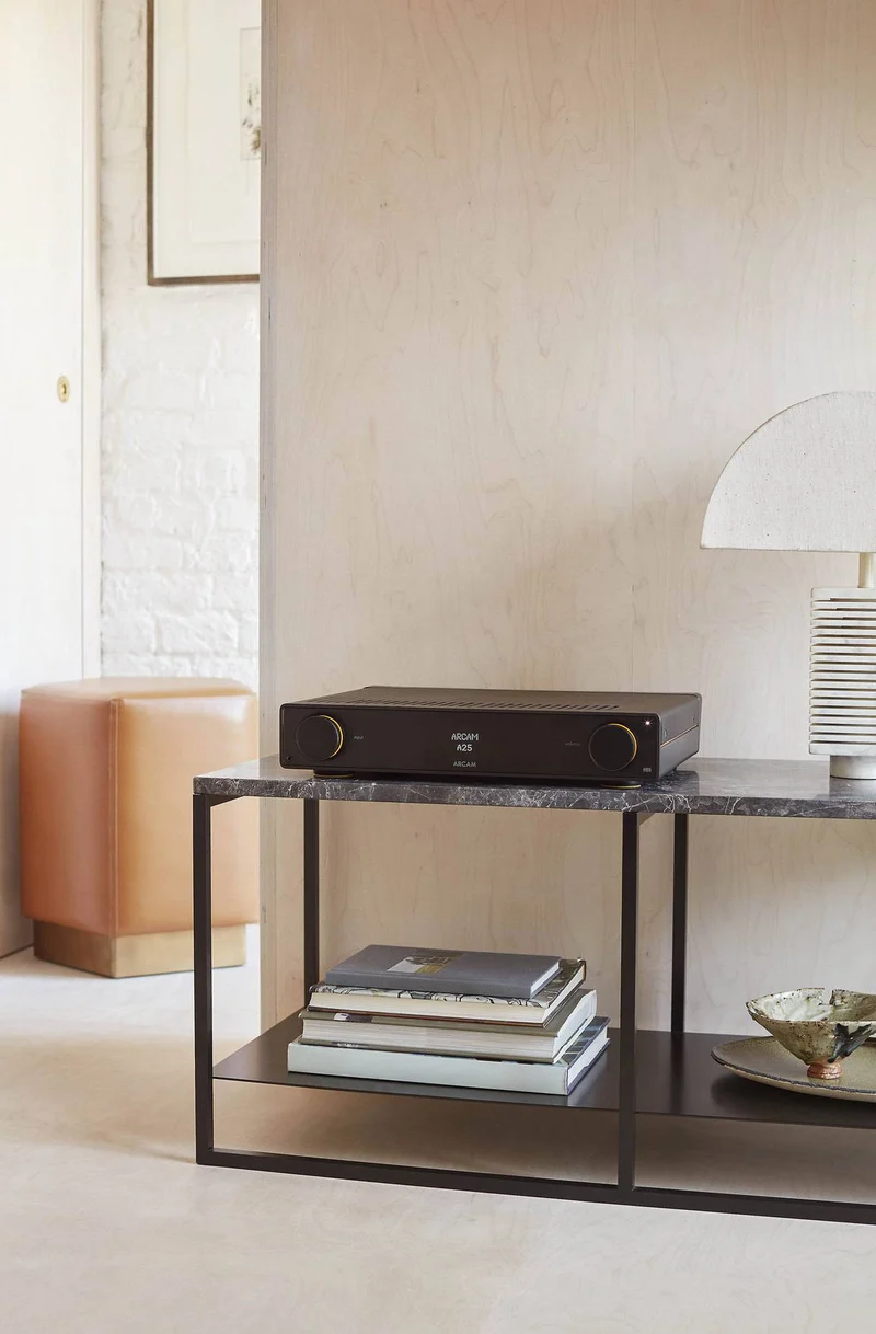 ARCAM A25 - Amplificateur stéréo intégré 100 Watts par canal (Boîte ouverte)
