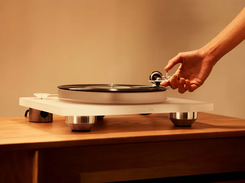 Marantz TT15S1 - Table tournante à entraînement par courroie + cartouche Clearaudio Virtuoso