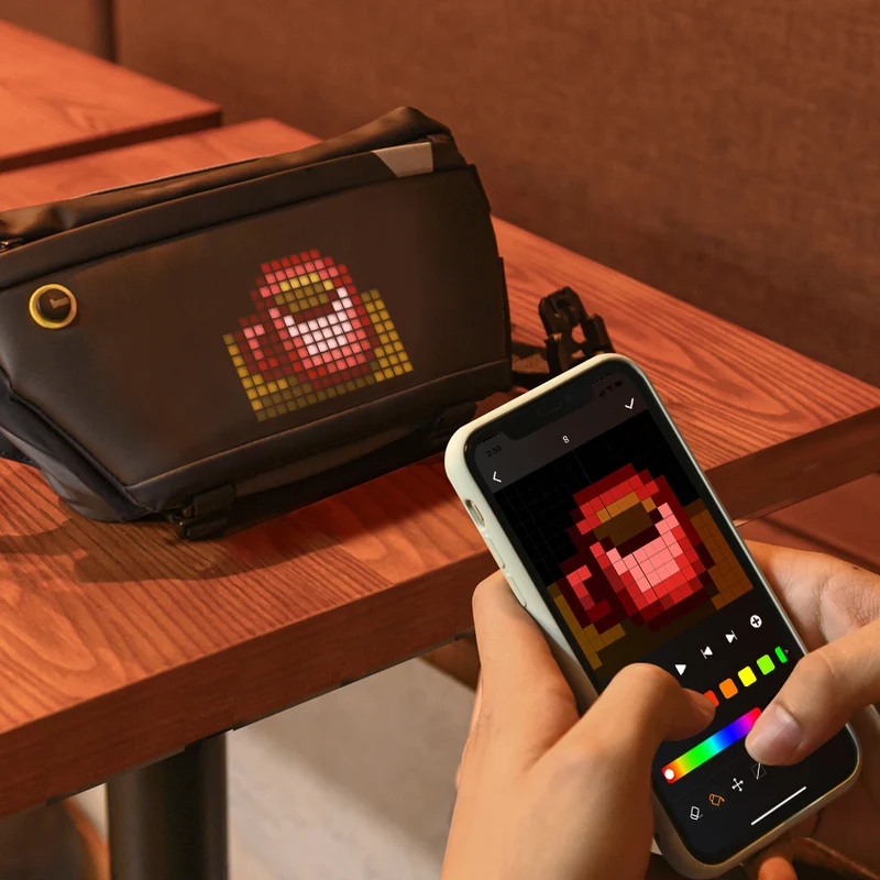 Divoom Pixoo Sling Bag - Sac à bandoulière avec écran pixels
