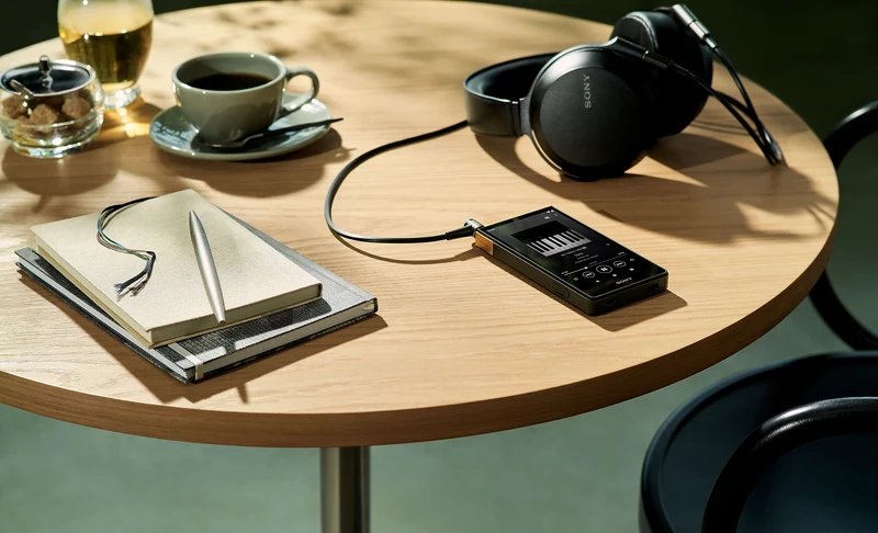 Sony NWZX707B - Baladeur Haute-Résolution, LCD 5'', DSD, Batterie 25h