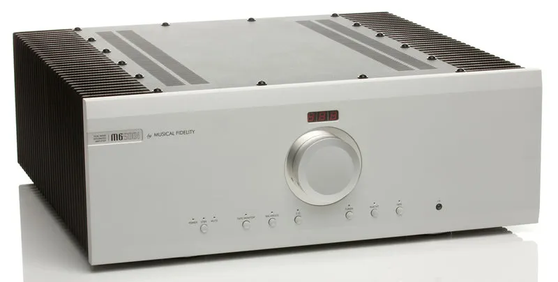 Musical Fidelity M6SI500 - Amplificateur stéréo intégré 500W/C, cinq entrées XLR