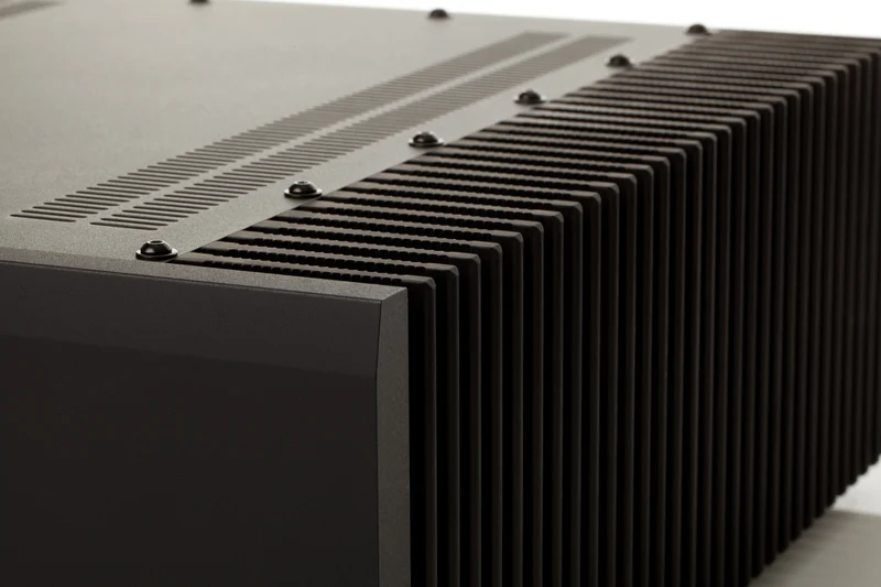 Musical Fidelity M6SI500 - Amplificateur stéréo intégré 500W/C, cinq entrées XLR