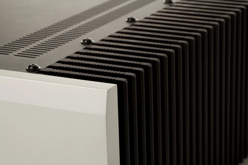 Musical Fidelity M6SI500 - Amplificateur stéréo intégré 500W/C, cinq entrées XLR