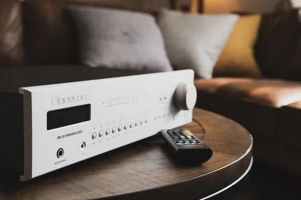 Bryston BR20 - Préamplificateur Stéréo avec lecteur réseau/DAC