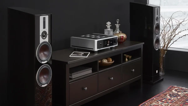 NAD M33 - Amplificateur 200W/C, BluOS® Streaming, DAC, écran tactile LCD