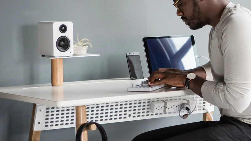 Kanto YU2 - Haut-parleurs de bureau amplifiés 25 Watts Canal