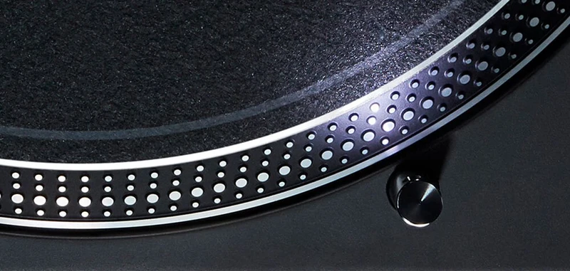 Technics SL-1200MK7 - Table tournante à entraînement direct référence des DJ