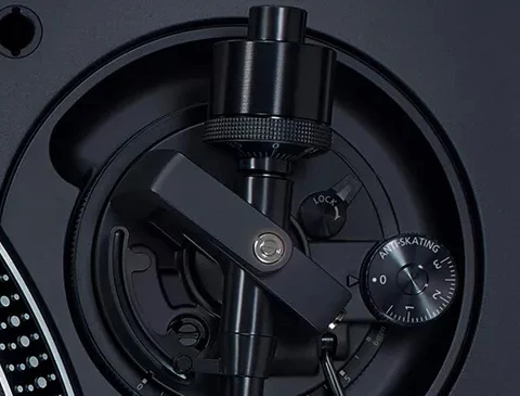 Technics SL-1200MK7 - Table tournante à entraînement direct référence des DJ
